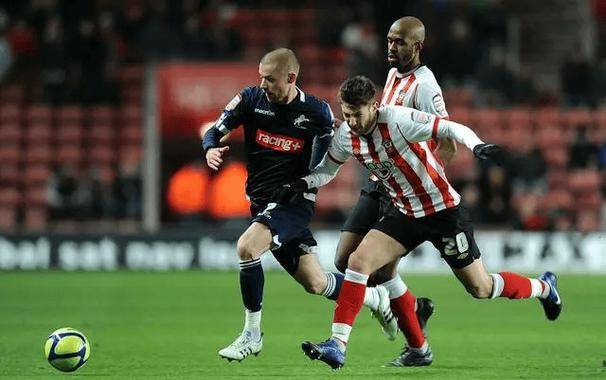 南安普顿客场击败外伦敦，继续稳健发挥的简单介绍